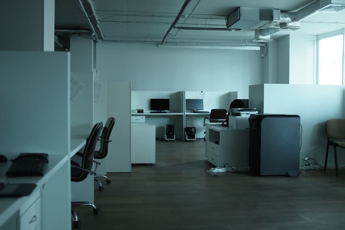 An empty modern office interior: an illustrative image for organizational change alongside technology.