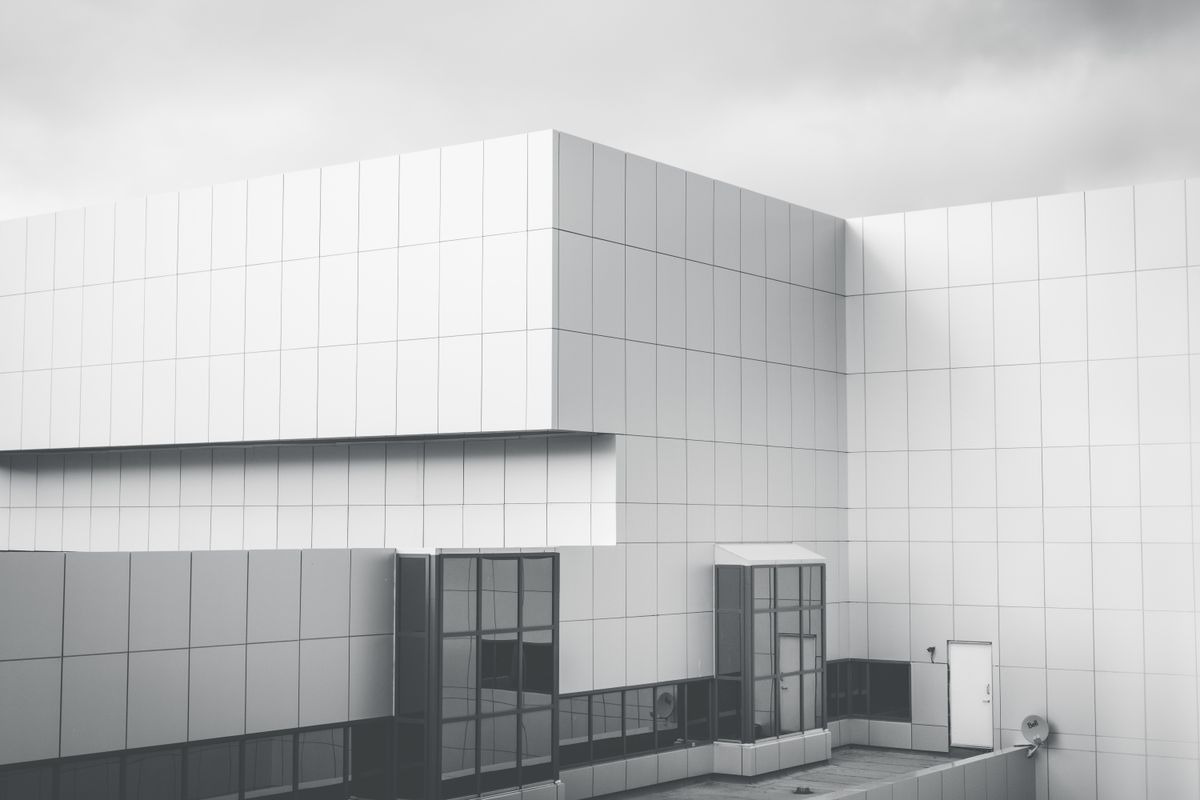 A precise grid of white facade panels — an illustrative image for structured data and systematic design.