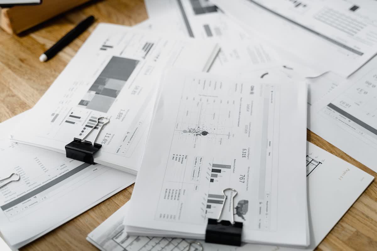 Sheets of white paper laid out on a wooden table: an illustrative image for a register of observations set side by side.